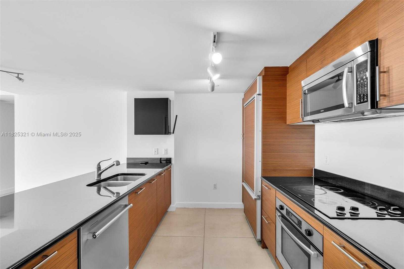 Small Image of 50 Biscayne Blvd, Miami, FL 33132, USA Number 9