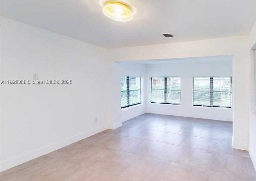 Small Image of 2529 NORTH EAST 181ST ST #1, North Miami Beach Number 11