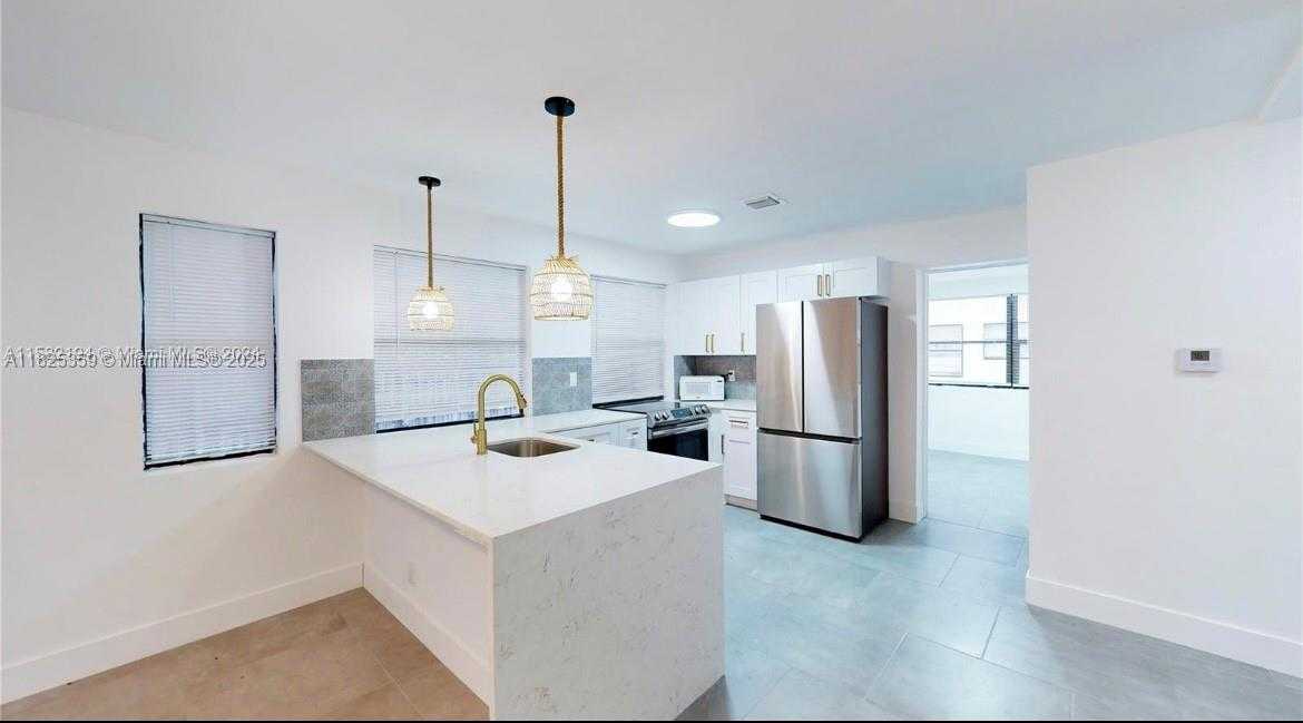 Small Image of 2529 NORTH EAST 181ST ST #1, North Miami Beach Number 2