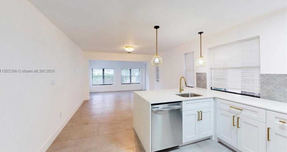 Small Image of 2529 NORTH EAST 181ST ST #1, North Miami Beach Number 3