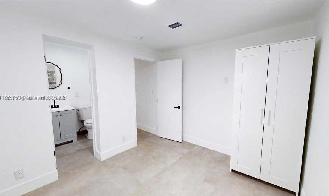 Small Image of 2529 NORTH EAST 181ST ST #1, North Miami Beach Number 5