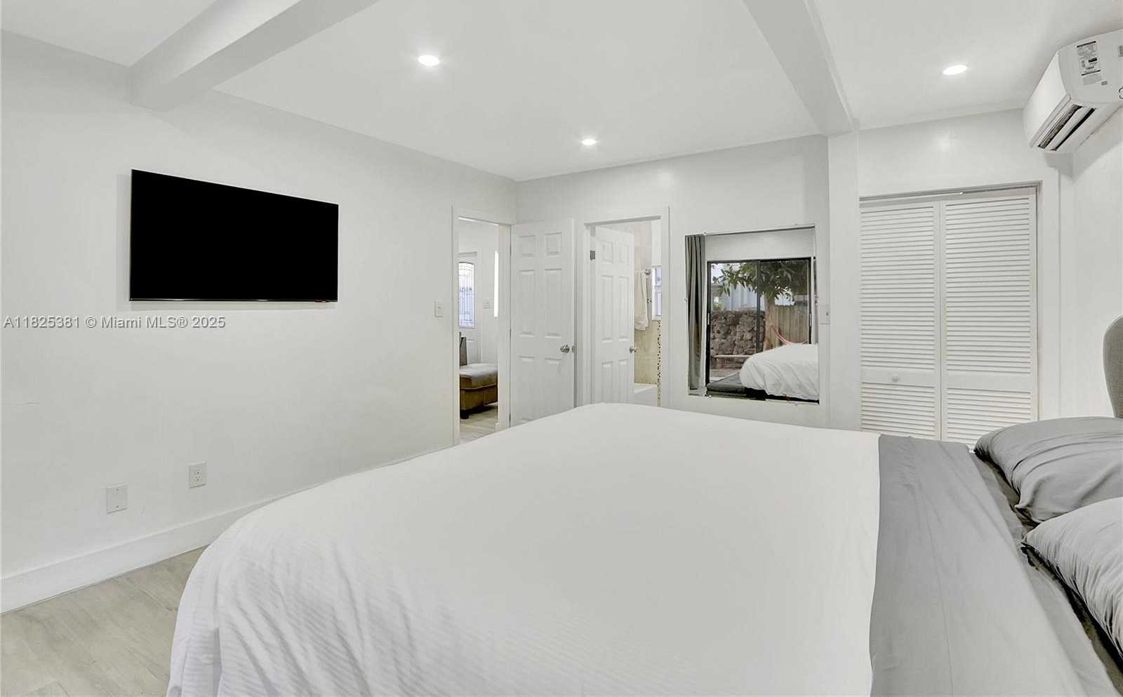 Small Image of 33 SOUTH WEST 20TH RD #., Miami Number 19