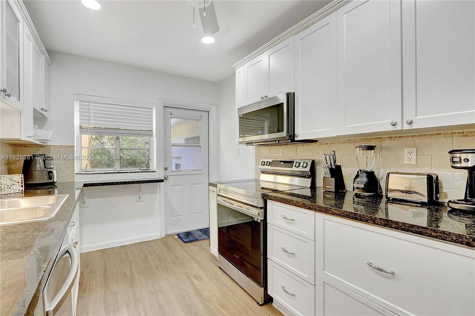 Small Image of 33 SOUTH WEST 20TH RD #., Miami Number 4