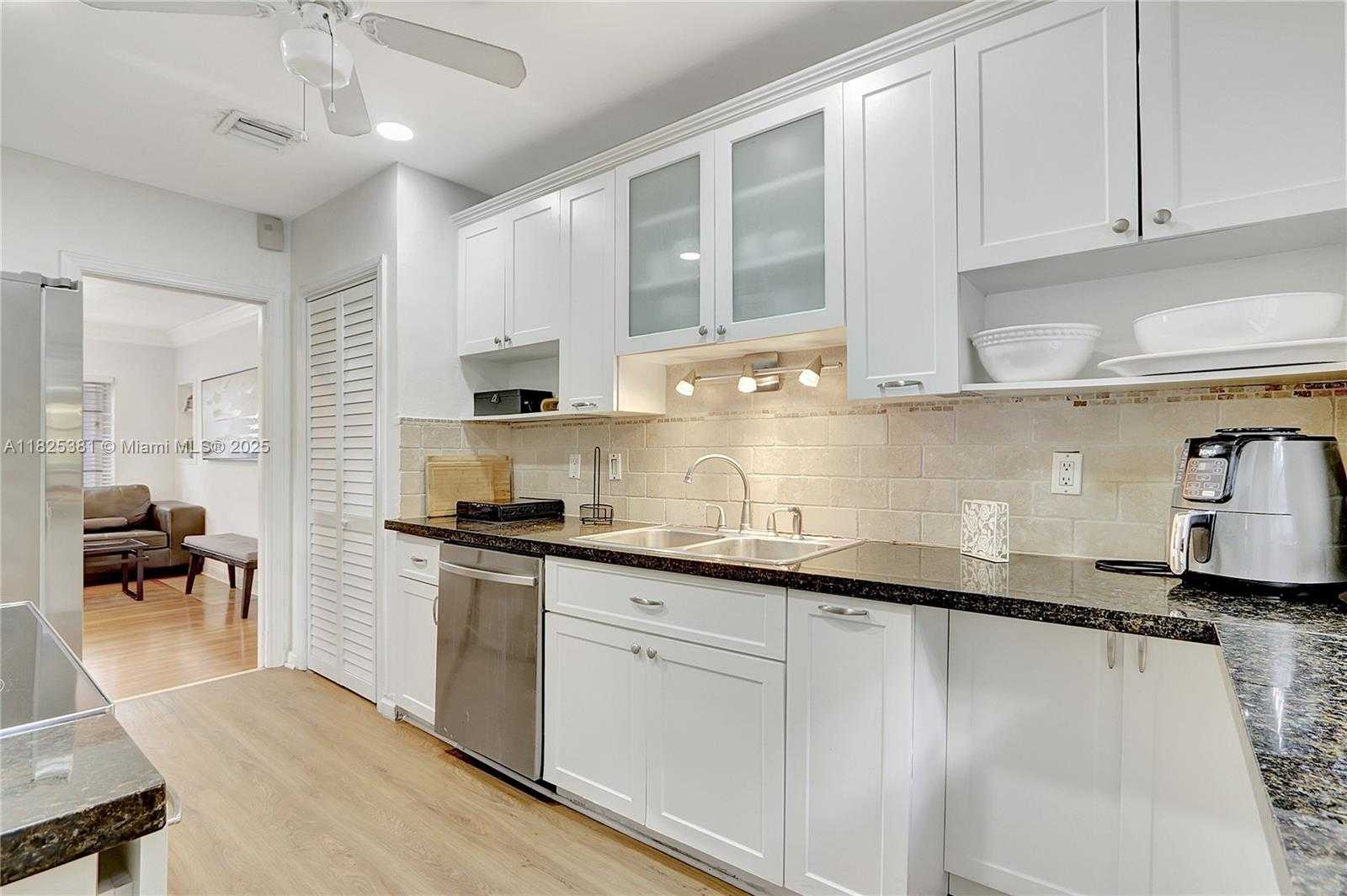 Small Image of 33 SOUTH WEST 20TH RD #., Miami Number 5
