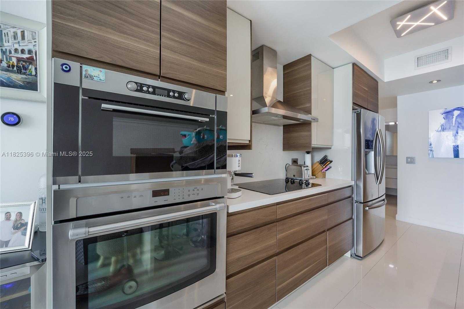 Small Image of 888 BISCAYNE BLVD #3005, Miami Number 3