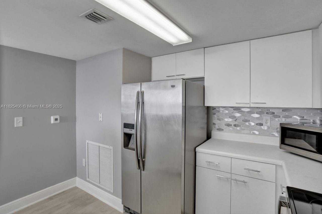 Small Image of 3000 CORAL WAY #808, Miami Number 12
