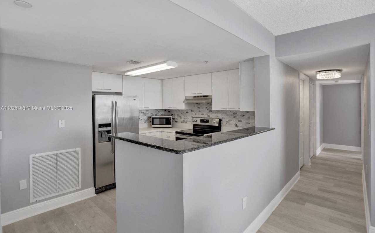 Small Image of 3000 CORAL WAY #808, Miami Number 14