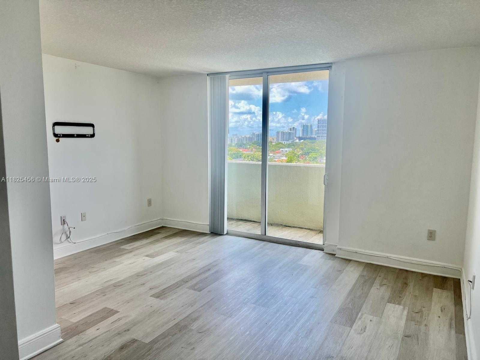 Small Image of 3000 CORAL WAY #808, Miami Number 16