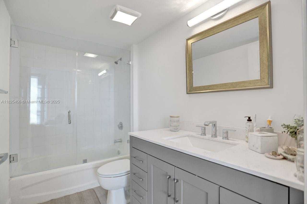 Small Image of 3000 CORAL WAY #808, Miami Number 20