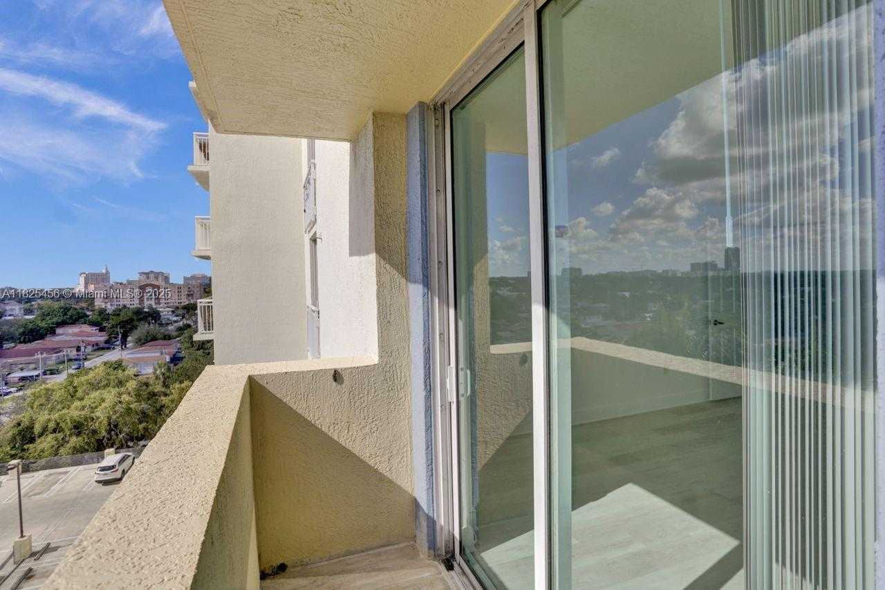 Small Image of 3000 CORAL WAY #808, Miami Number 22