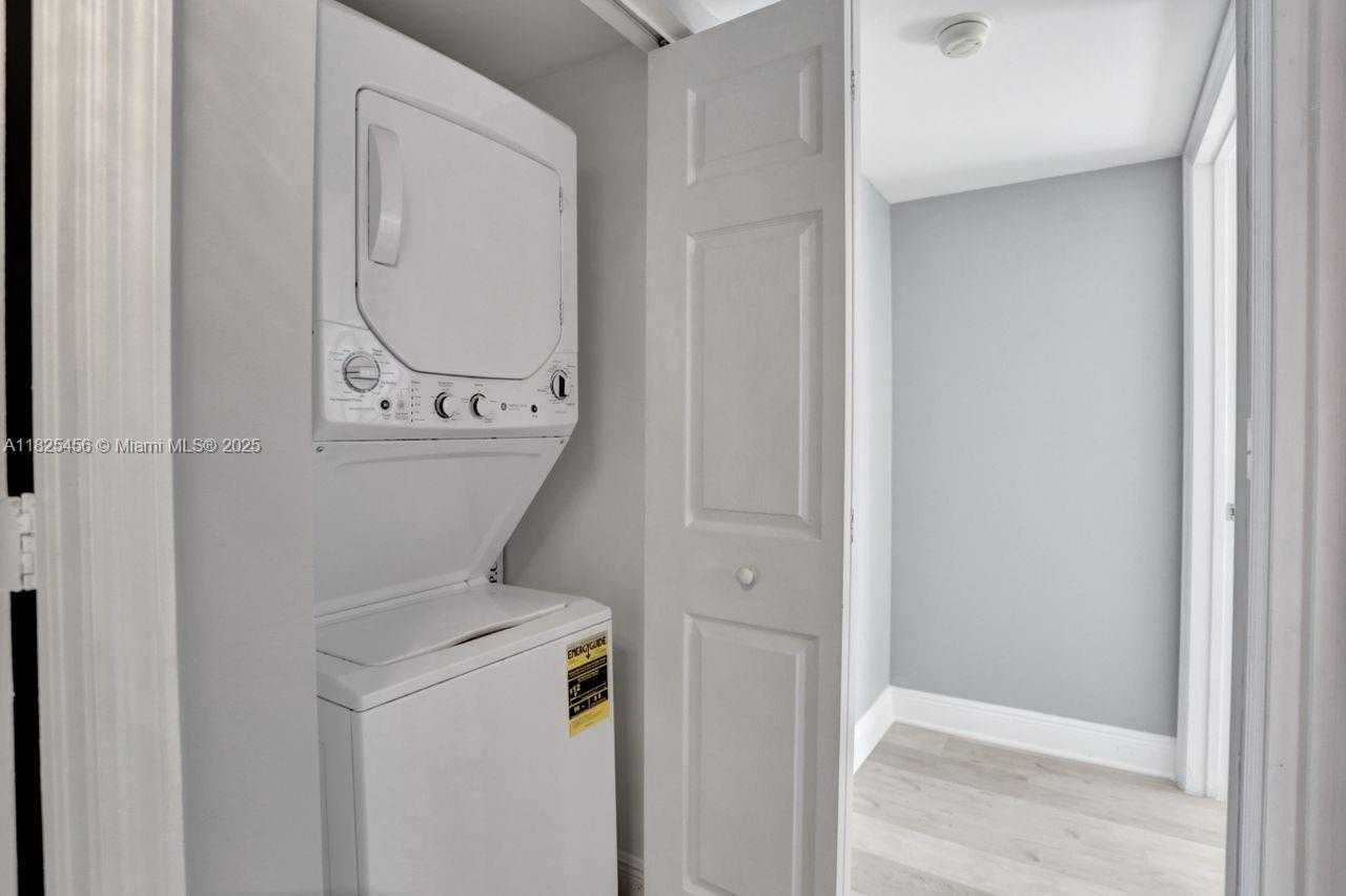 Small Image of 3000 CORAL WAY #808, Miami Number 23