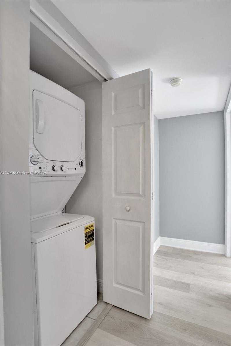 Small Image of 3000 CORAL WAY #808, Miami Number 24