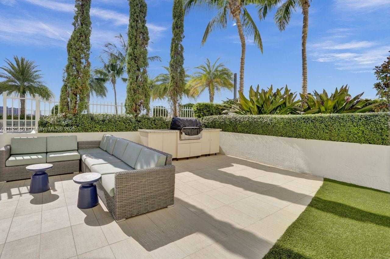 Small Image of 3000 CORAL WAY #808, Miami Number 38