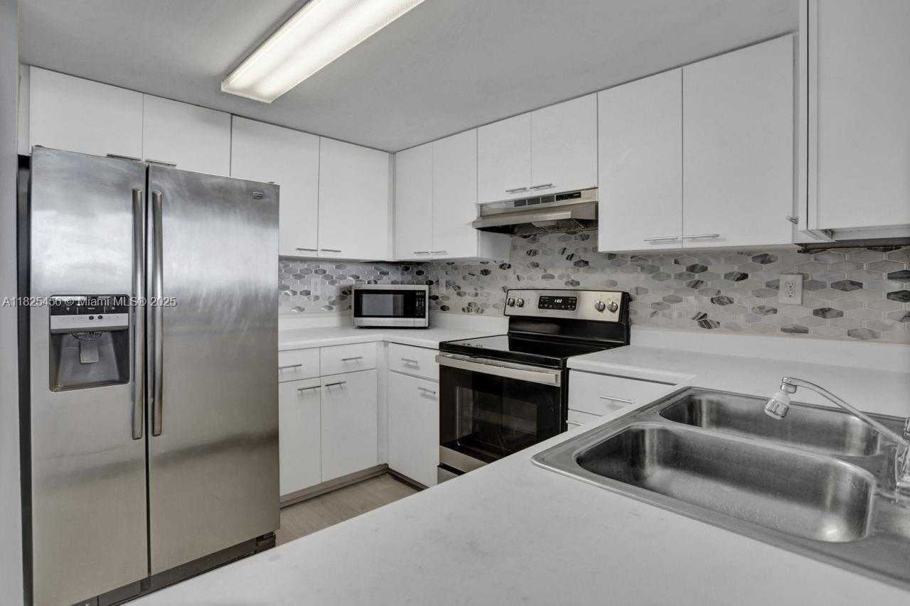 Small Image of 3000 CORAL WAY #808, Miami Number 8