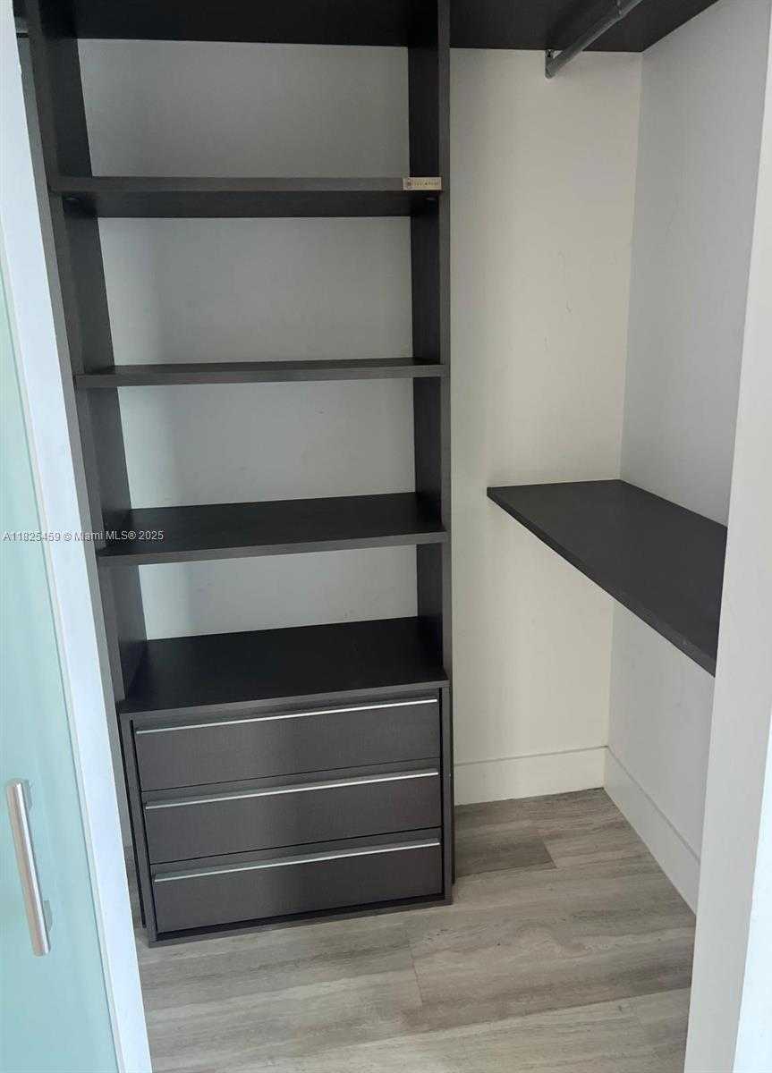 Small Image of 1451 BRICKELL AVE #2404, Miami Number 27