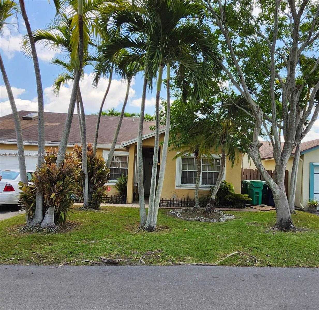 Small Image of 13337 SOUTH WEST 114TH PL, Miami Number 17