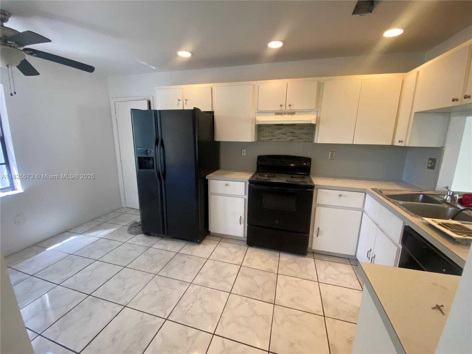 Small Image of 13337 SOUTH WEST 114TH PL, Miami Number 4