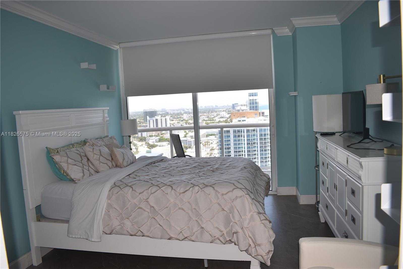 Small Image of Miami Beach Number 32