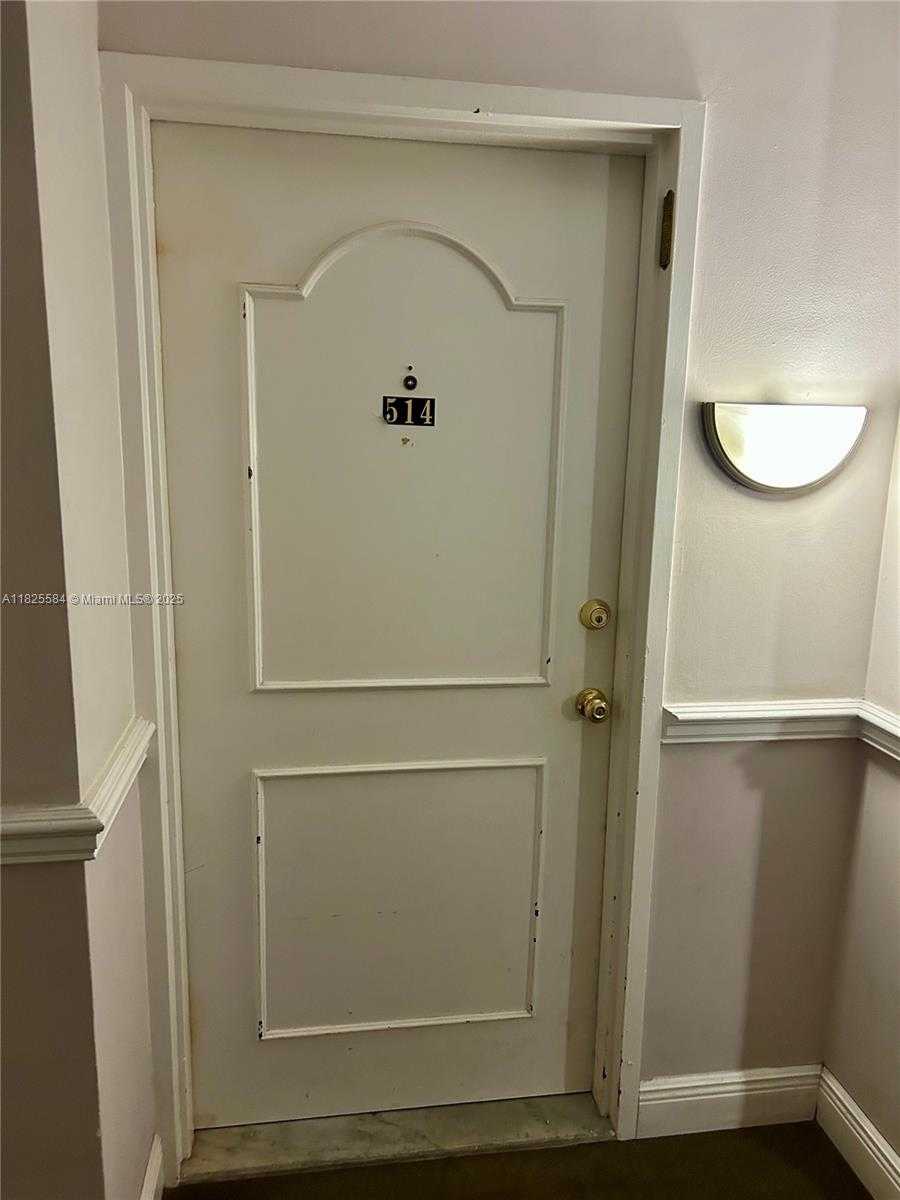 Small Image of 5401 COLLINS AVE #514, Miami Beach Number 24