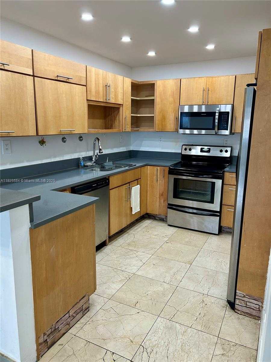 Small Image of 5401 COLLINS AVE #514, Miami Beach Number 36