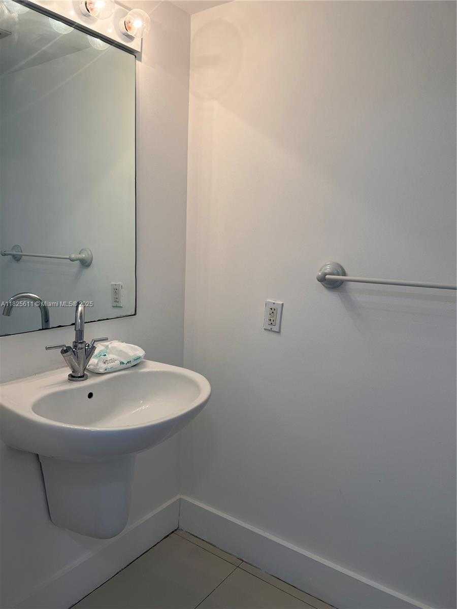 Small Image of 41 SOUTH EAST 5TH ST #2003, Miami Number 11