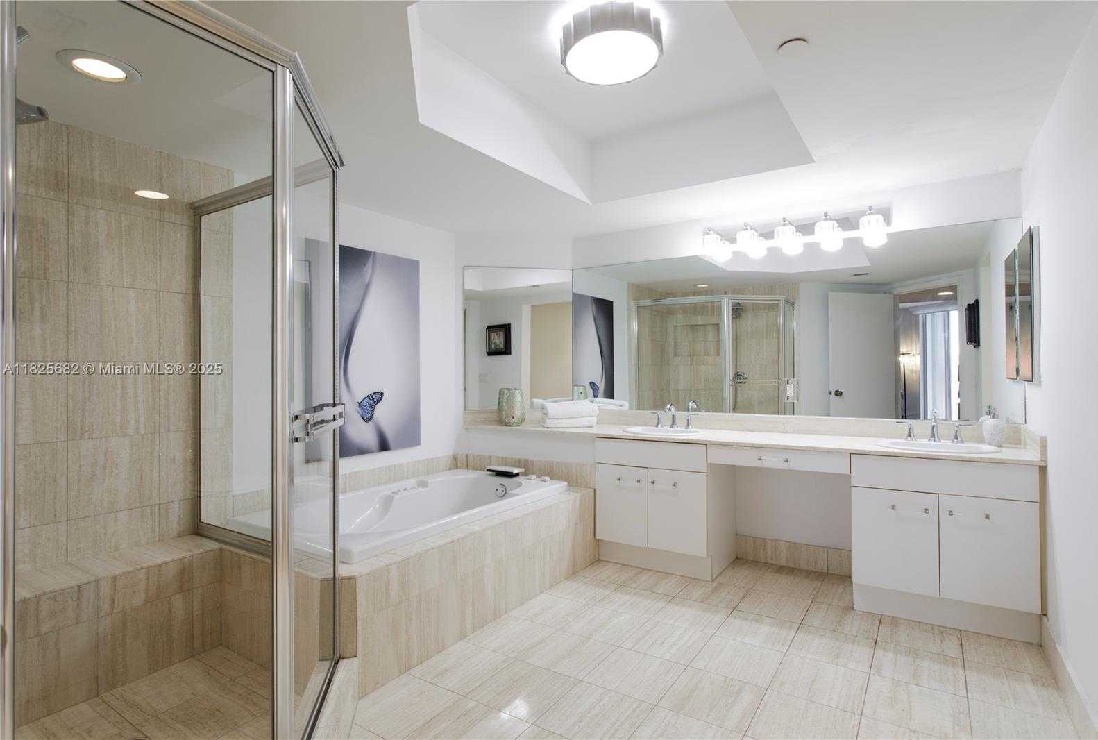 Small Image of 21205 YACHT CLUB DR #810, Aventura Number 11