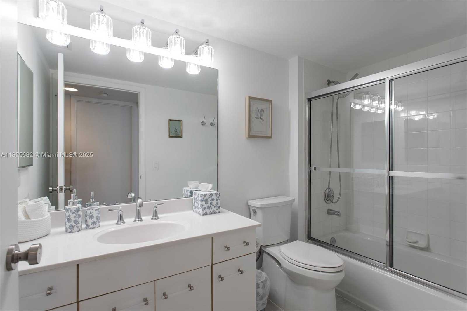 Small Image of 21205 YACHT CLUB DR #810, Aventura Number 13