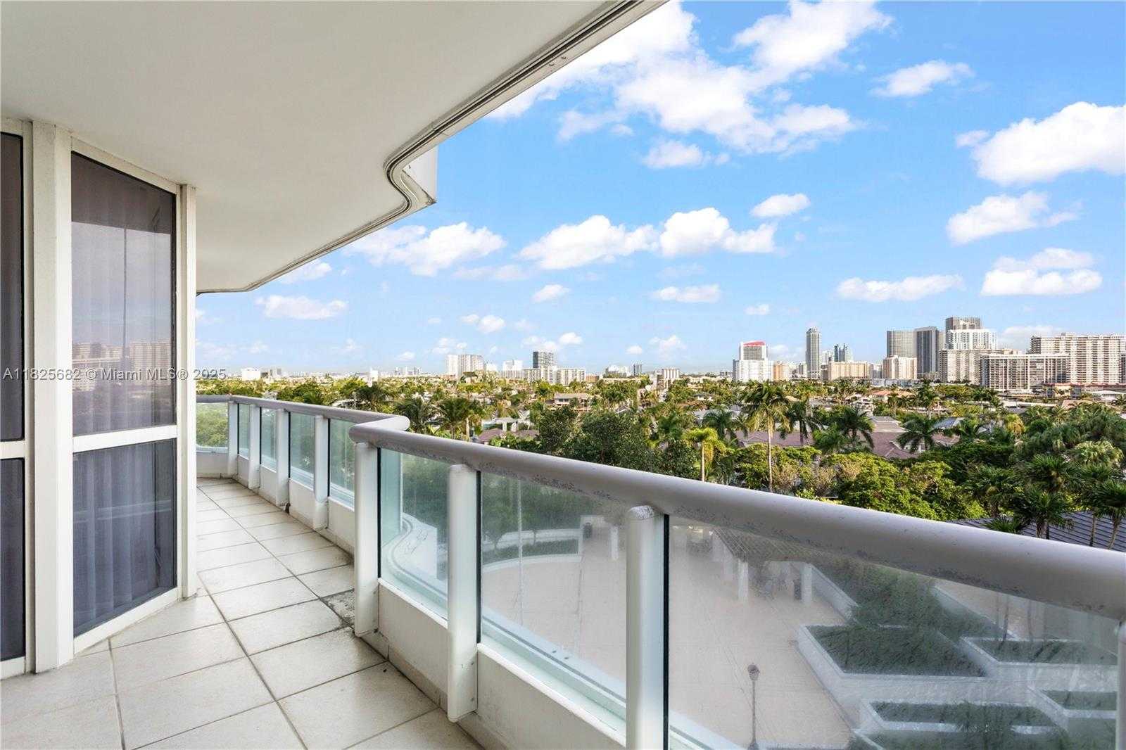 Small Image of 21205 YACHT CLUB DR #810, Aventura Number 15