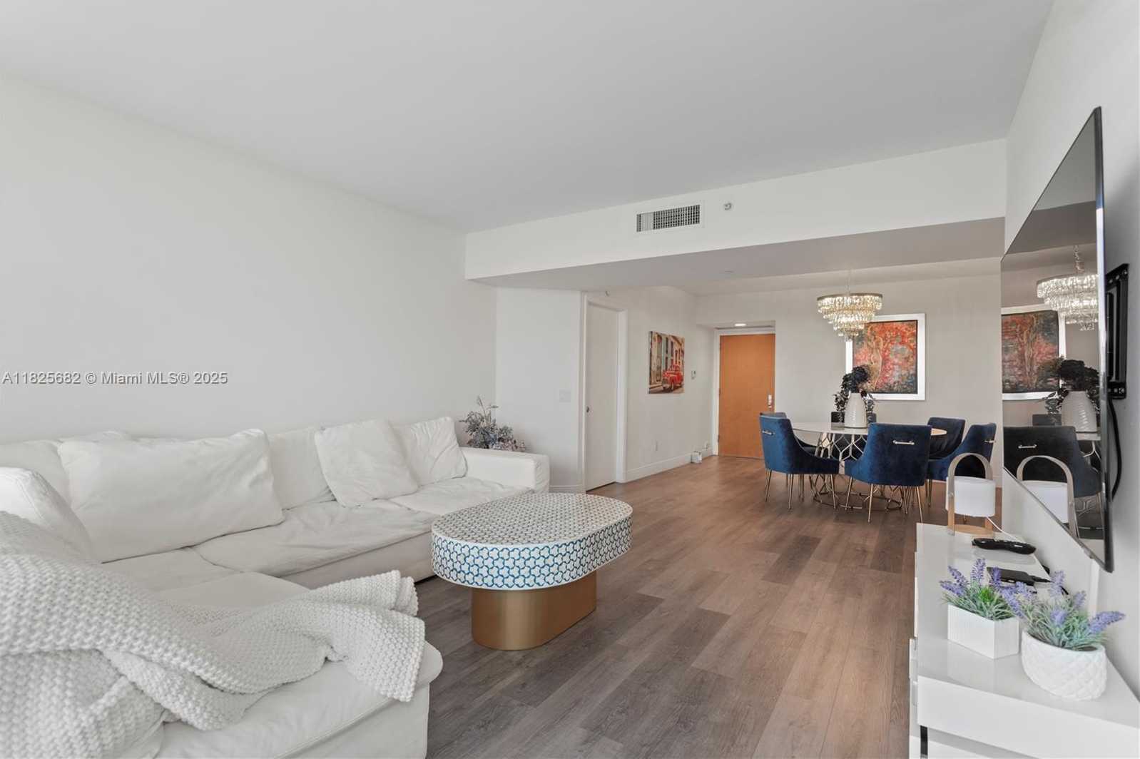 Small Image of 21205 YACHT CLUB DR #810, Aventura Number 4
