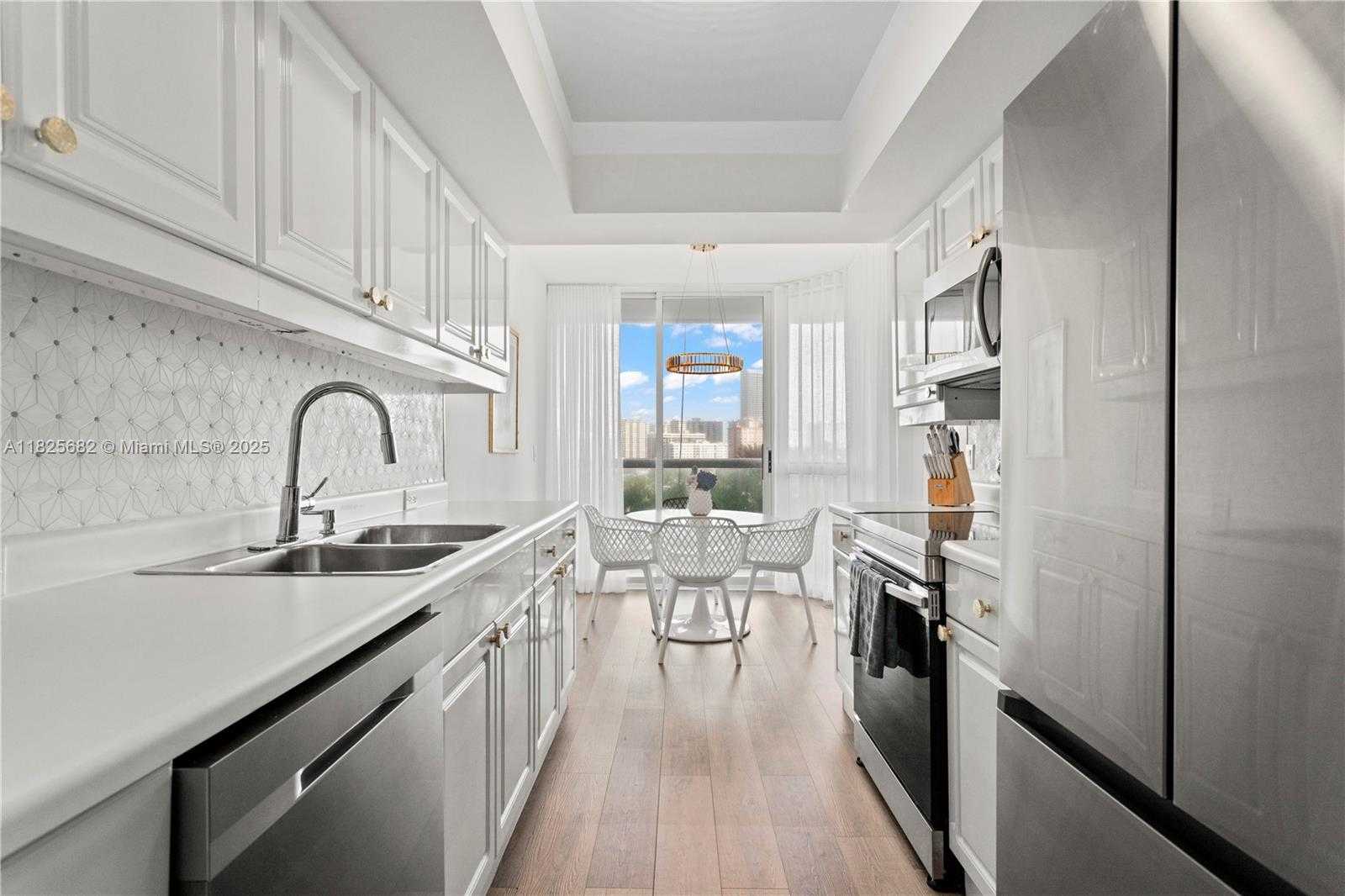 Small Image of 21205 YACHT CLUB DR #810, Aventura Number 6