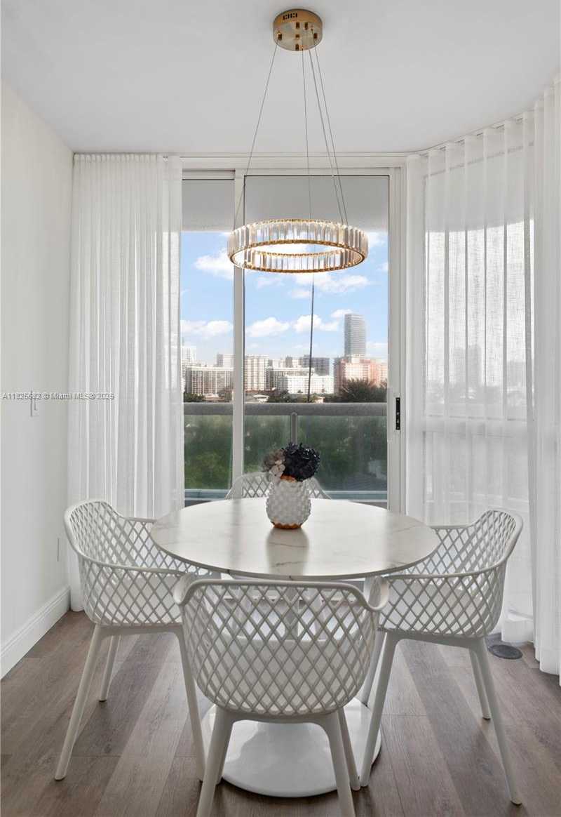 Small Image of 21205 YACHT CLUB DR #810, Aventura Number 7