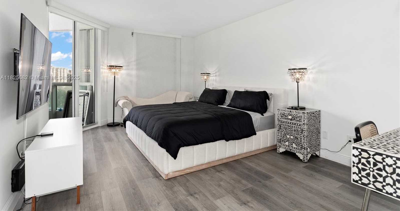 Small Image of 21205 YACHT CLUB DR #810, Aventura Number 9