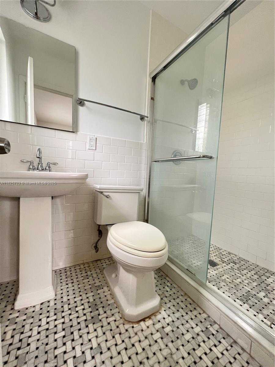 Small Image of 550 NORTH EAST 76TH ST #2, Miami Number 3