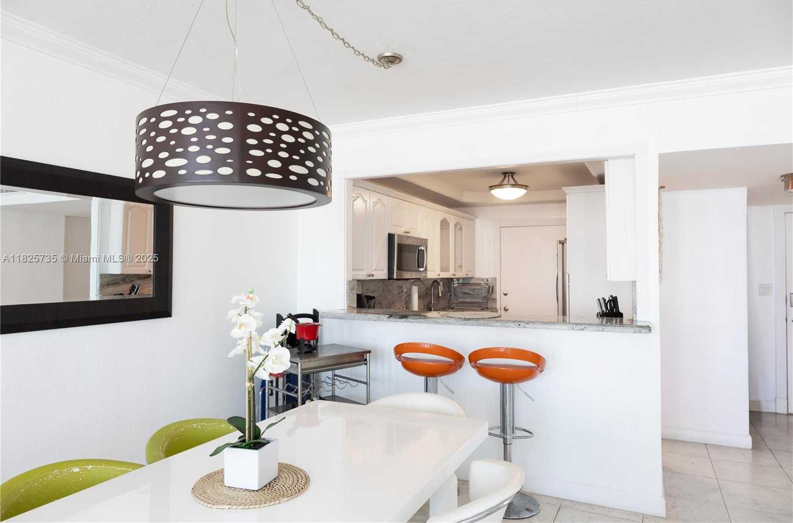 Small Image of 5401 COLLINS AVE #1111, Miami Beach Number 11