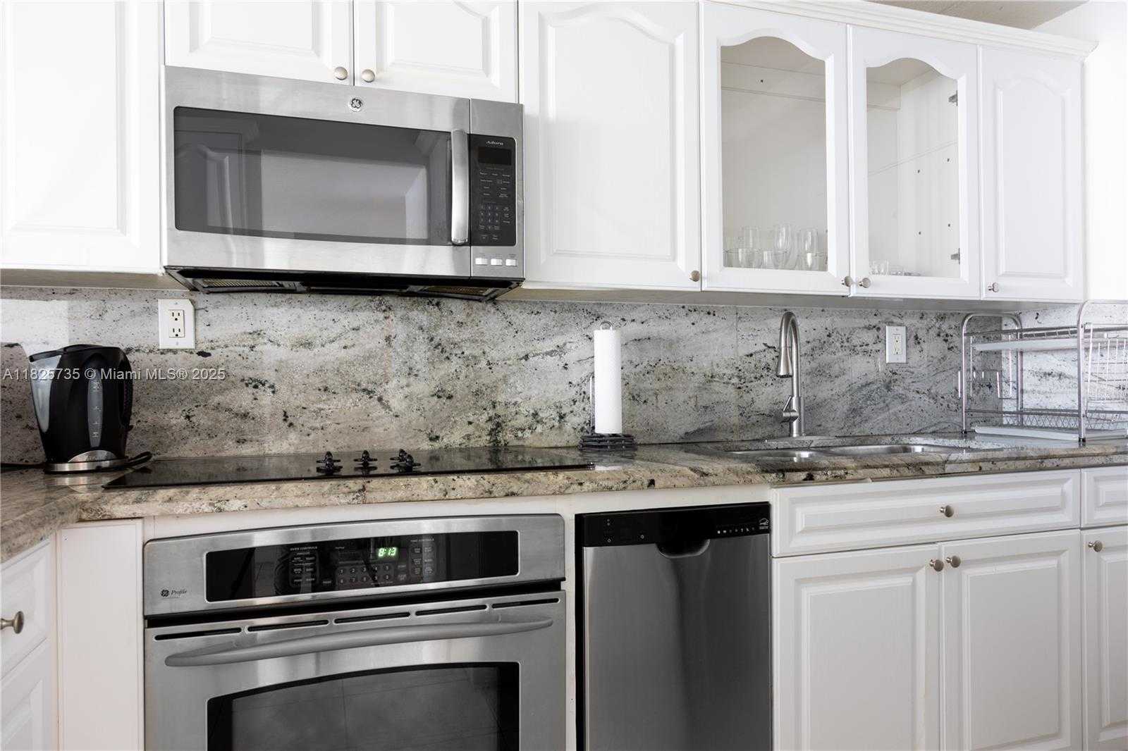Small Image of 5401 COLLINS AVE #1111, Miami Beach Number 13