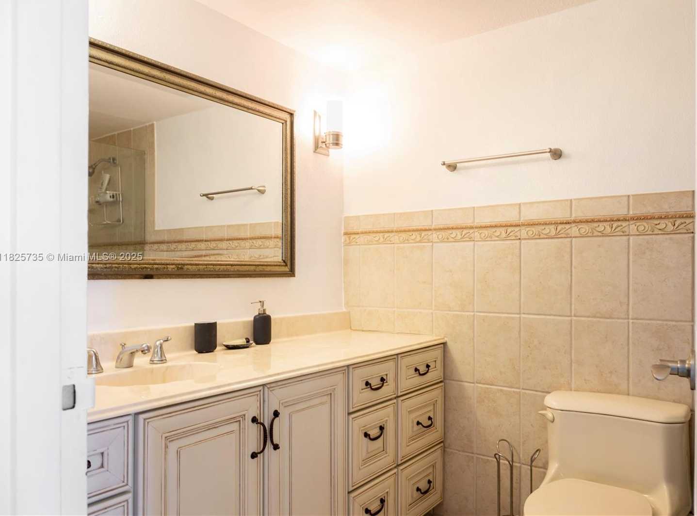 Small Image of 5401 COLLINS AVE #1111, Miami Beach Number 15