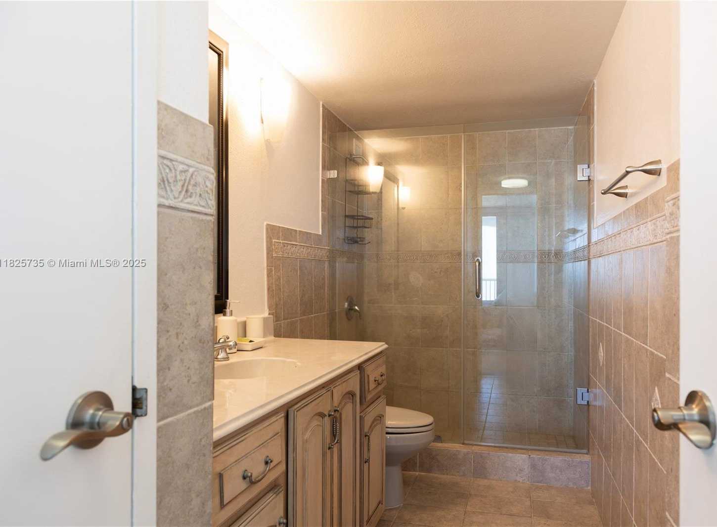 Small Image of 5401 COLLINS AVE #1111, Miami Beach Number 21