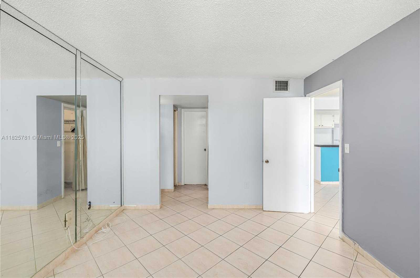 Small Image of 345 OCEAN DR #904, Miami Beach Number 17