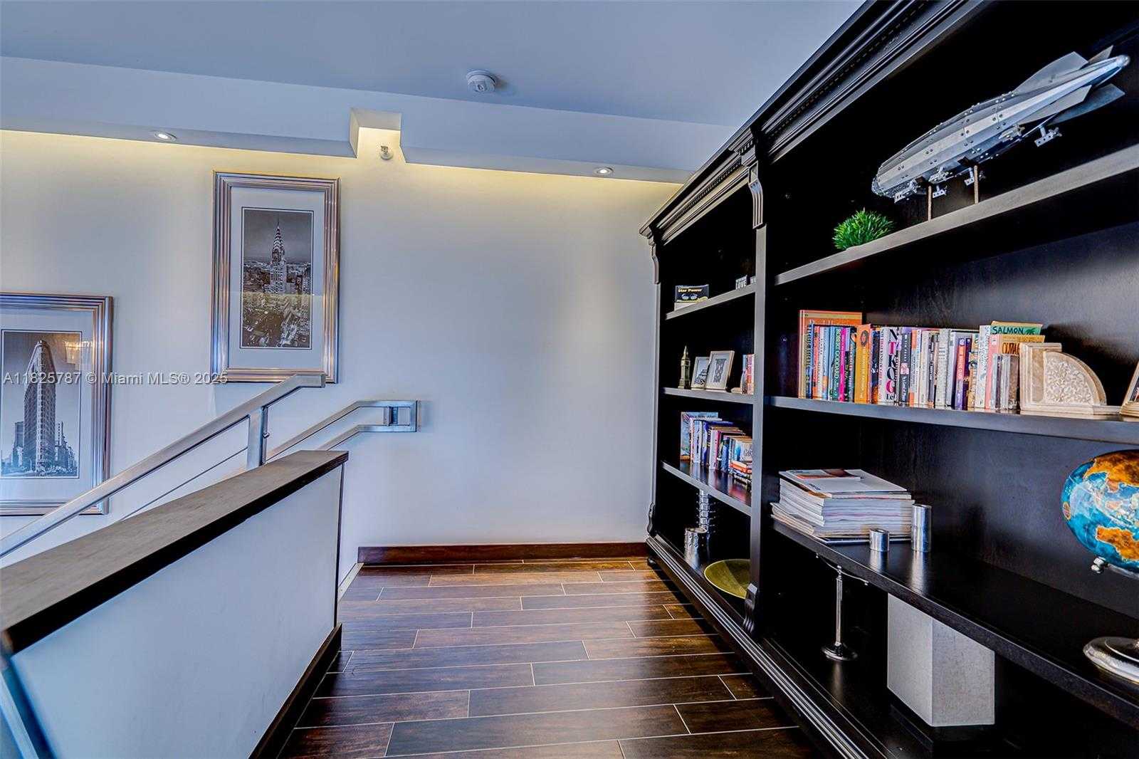 Small Image of 1701 SUNSET HARBOUR DR #L507, Miami Beach Number 12