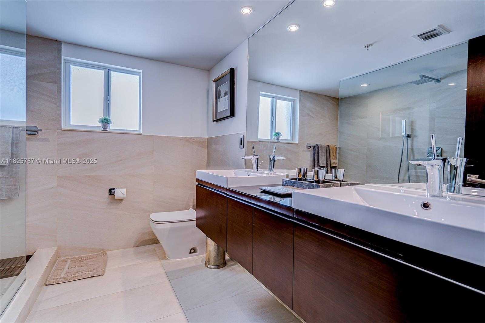 Small Image of 1701 SUNSET HARBOUR DR #L507, Miami Beach Number 13