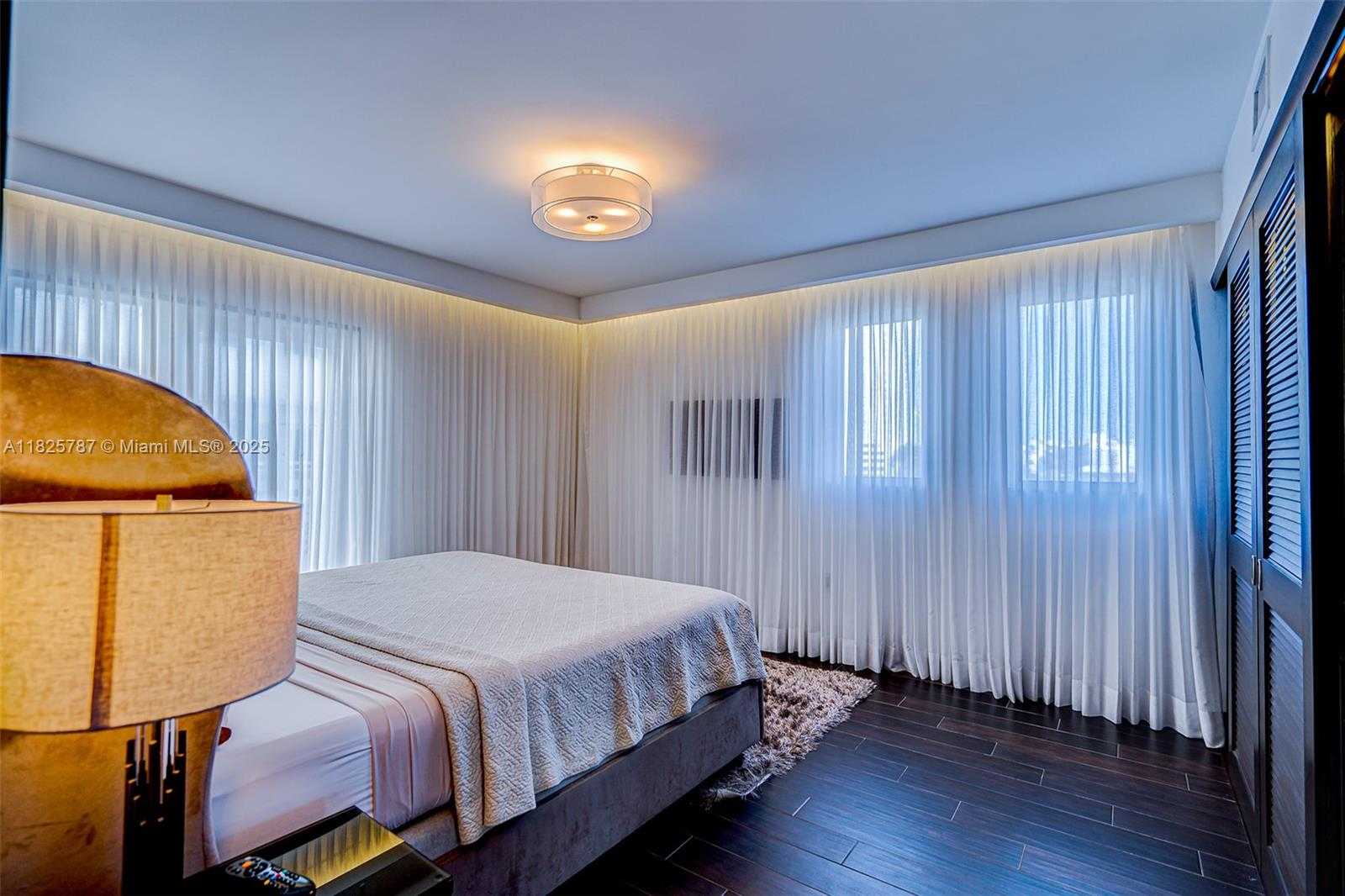 Small Image of 1701 SUNSET HARBOUR DR #L507, Miami Beach Number 4