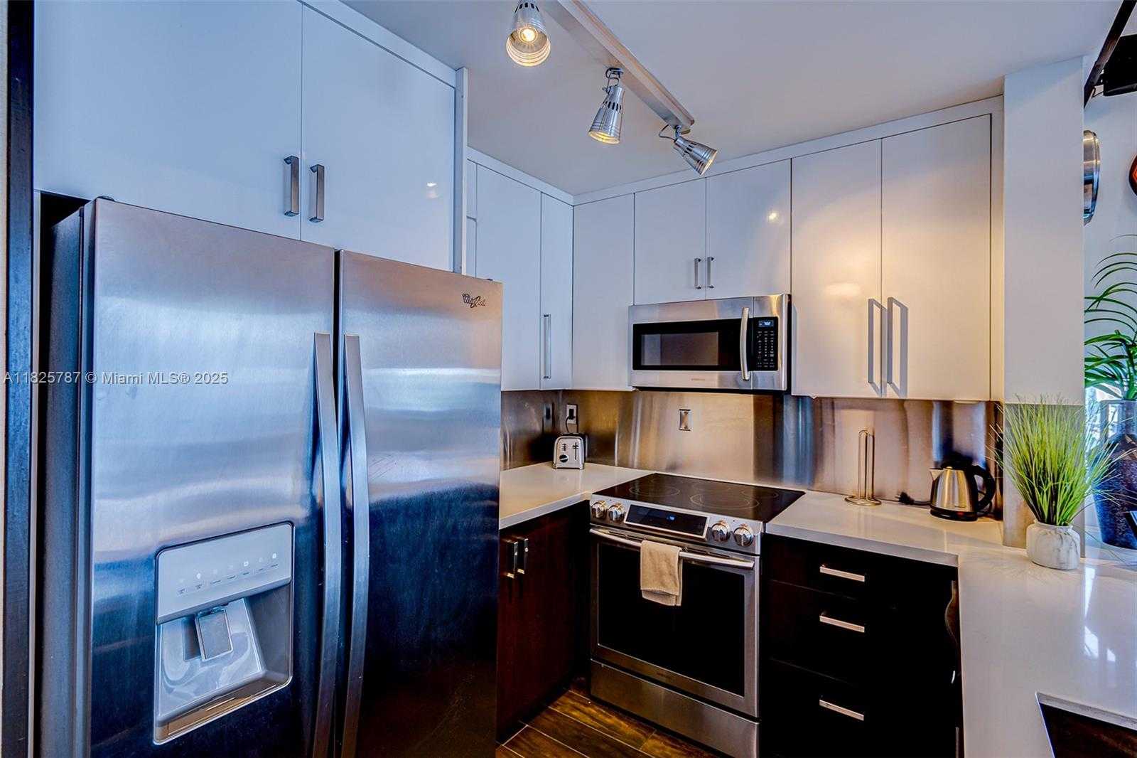 Small Image of 1701 SUNSET HARBOUR DR #L507, Miami Beach Number 7