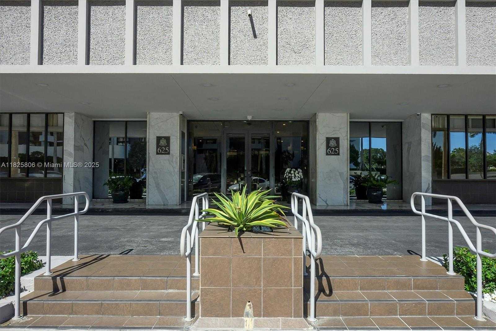 Small Image of 625 BILTMORE WAY #306, Coral Gables Number 33