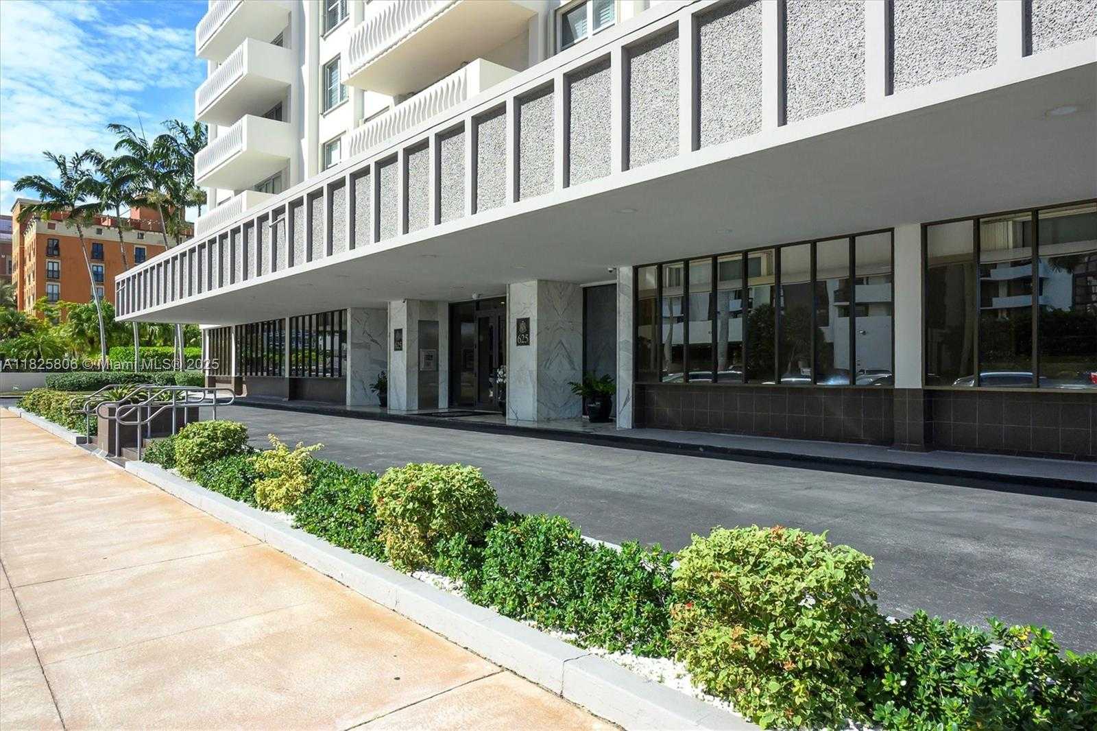 Small Image of 625 BILTMORE WAY #306, Coral Gables Number 34