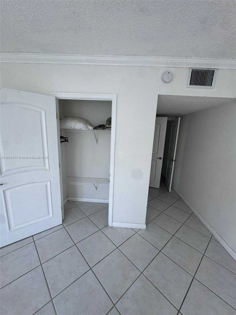 Small Image of 2301 COLLINS AVE #1418, Miami Beach Number 10
