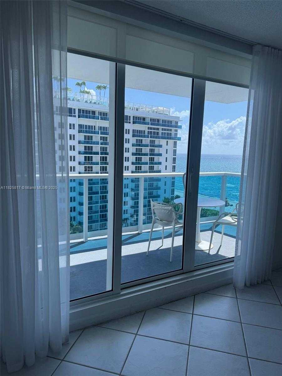 Small Image of 2301 COLLINS AVE #1418, Miami Beach Number 3