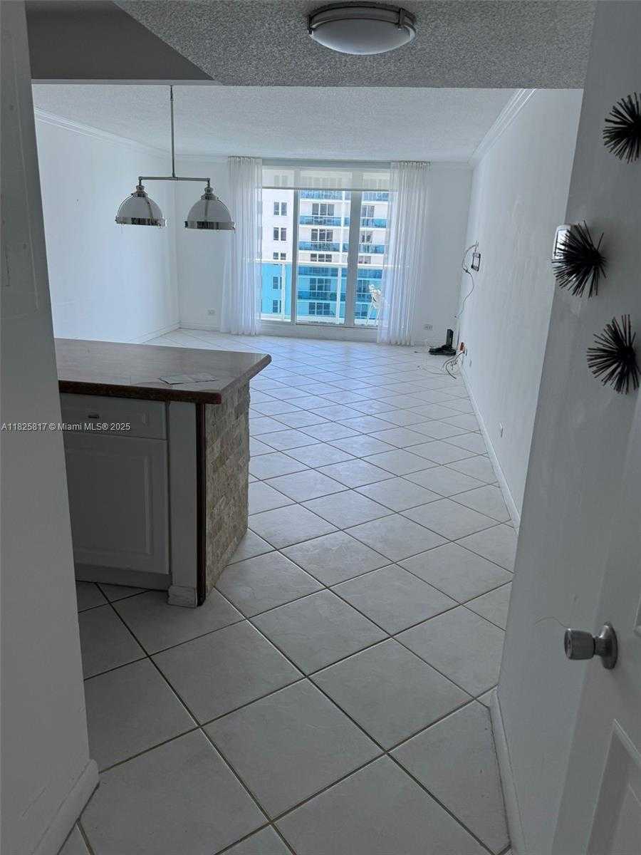 Small Image of 2301 COLLINS AVE #1418, Miami Beach Number 4