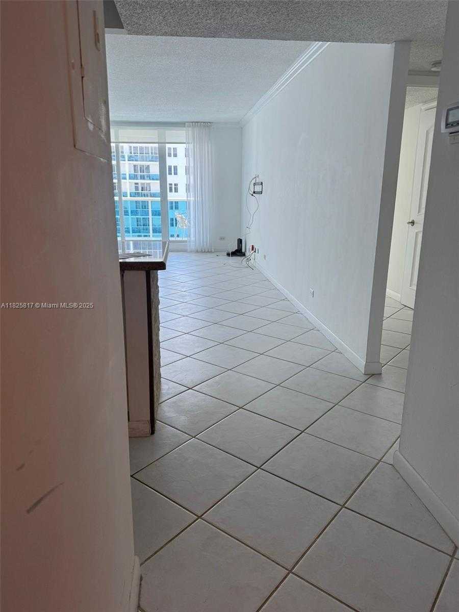 Small Image of 2301 COLLINS AVE #1418, Miami Beach Number 5
