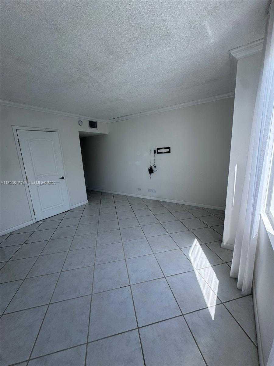 Small Image of 2301 COLLINS AVE #1418, Miami Beach Number 6