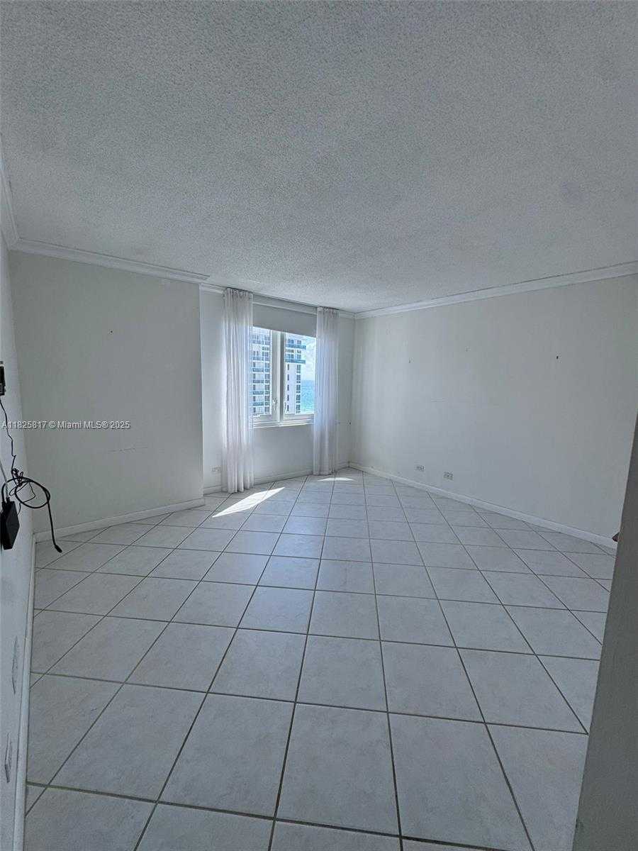 Small Image of 2301 COLLINS AVE #1418, Miami Beach Number 8